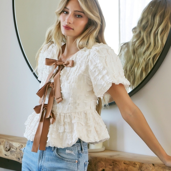 Bubble Babydoll Blouse with Textured Fabric and Contrast Bow - Picture 6 of 16